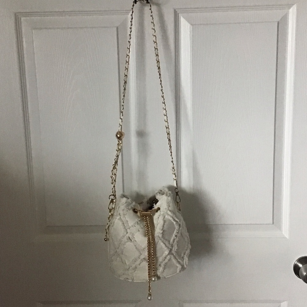 Chic White Quilted Crossbody Bag